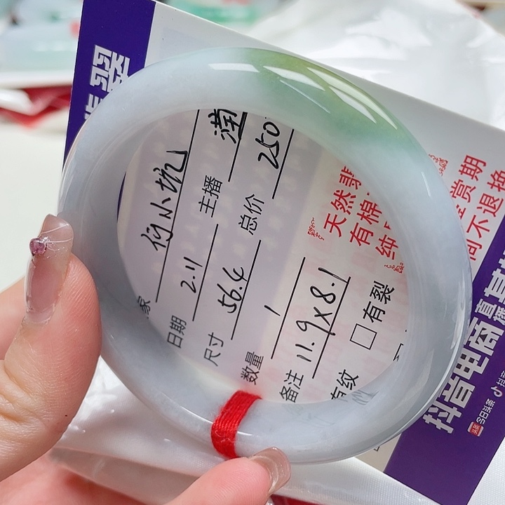 翡翠手镯未镶嵌何*坑缅甸