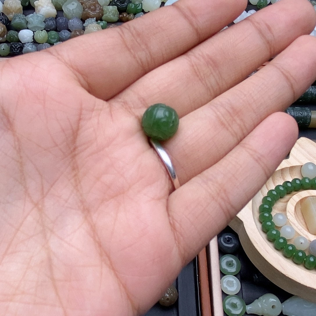 悦***心和田玉（糖玉）未镶嵌颈饰