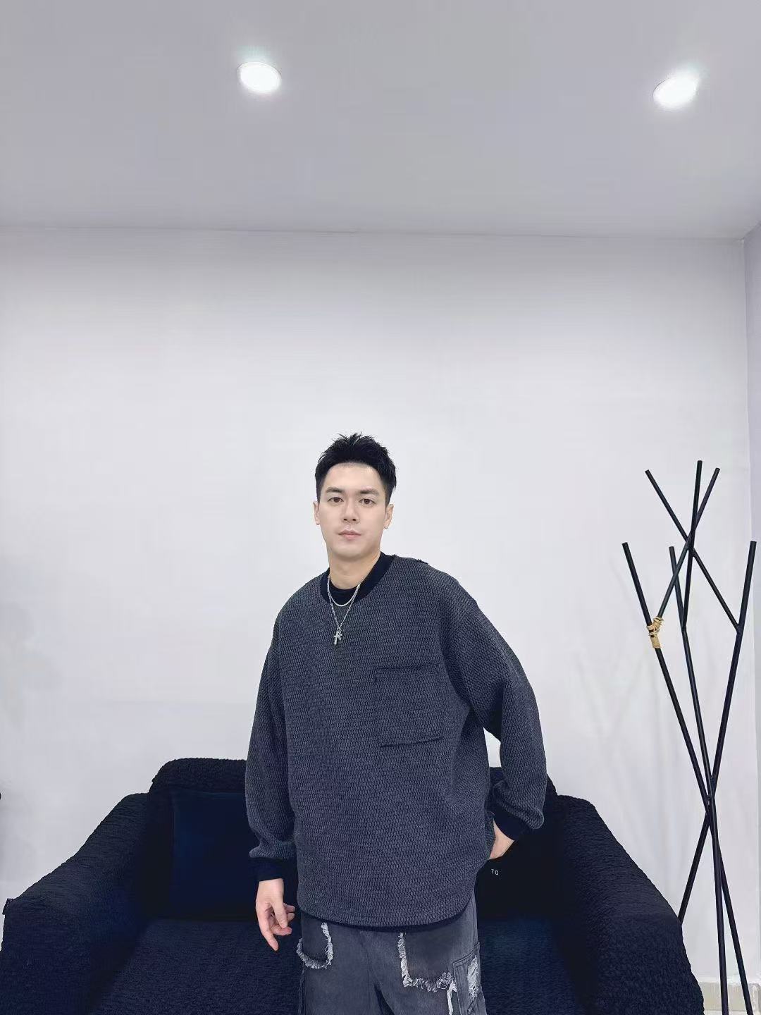 秋季新款长袖宽松阔版套头时尚圆领卫衣