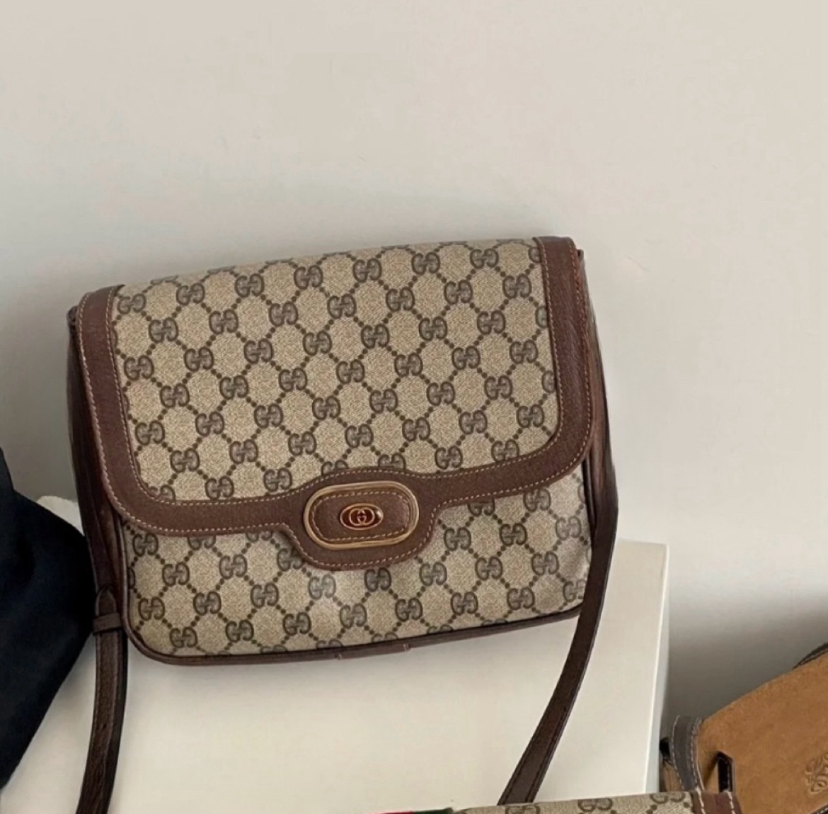 95新 GUCCI/古驰 老花中号单肩斜挎包复古邮差包经典奢侈棕色