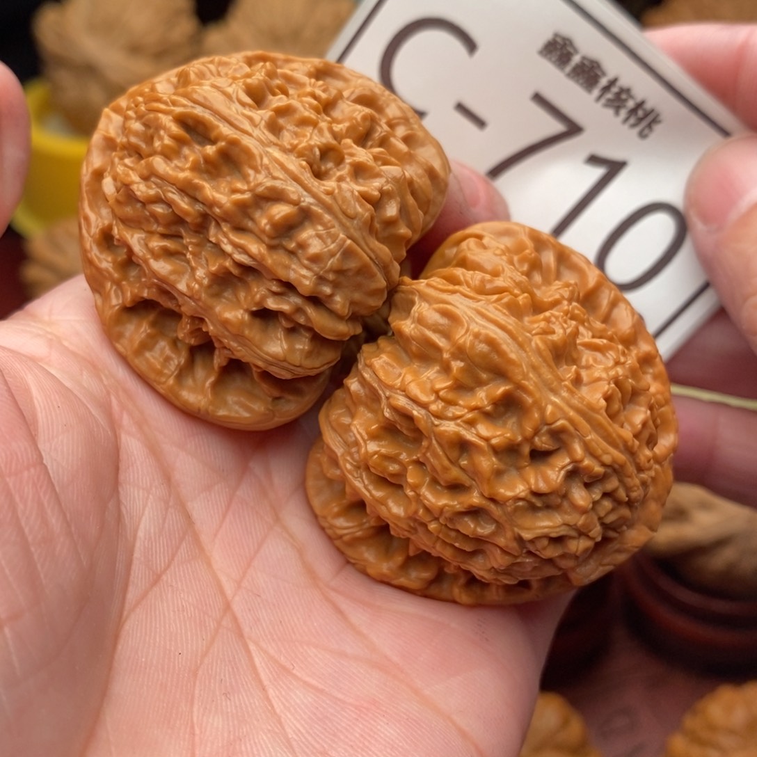 文玩核桃把件三角白42