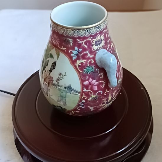 胭脂红人物纹象耳尊胭脂红人物纹象耳尊