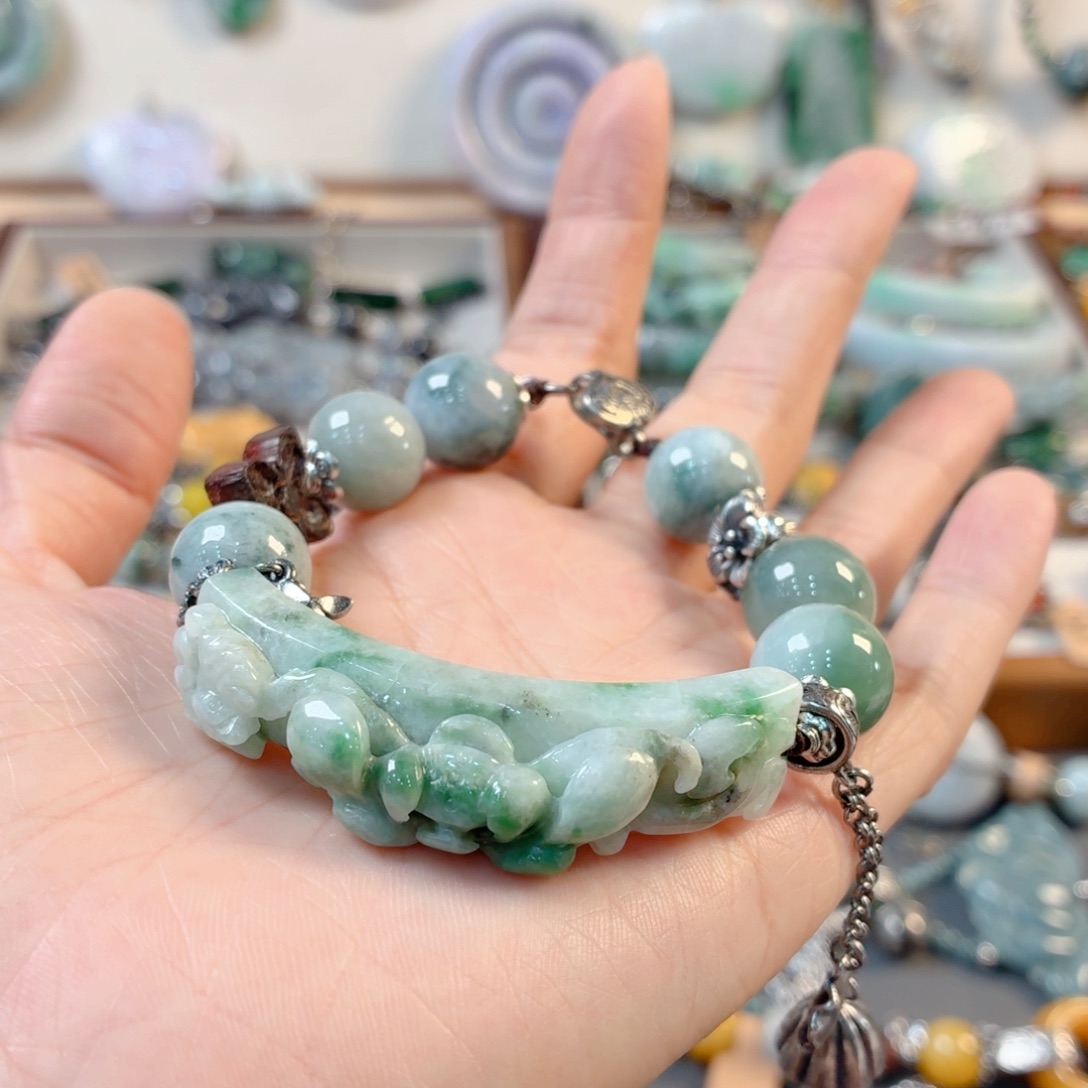 妖***妖翡翠未镶嵌颈饰手串