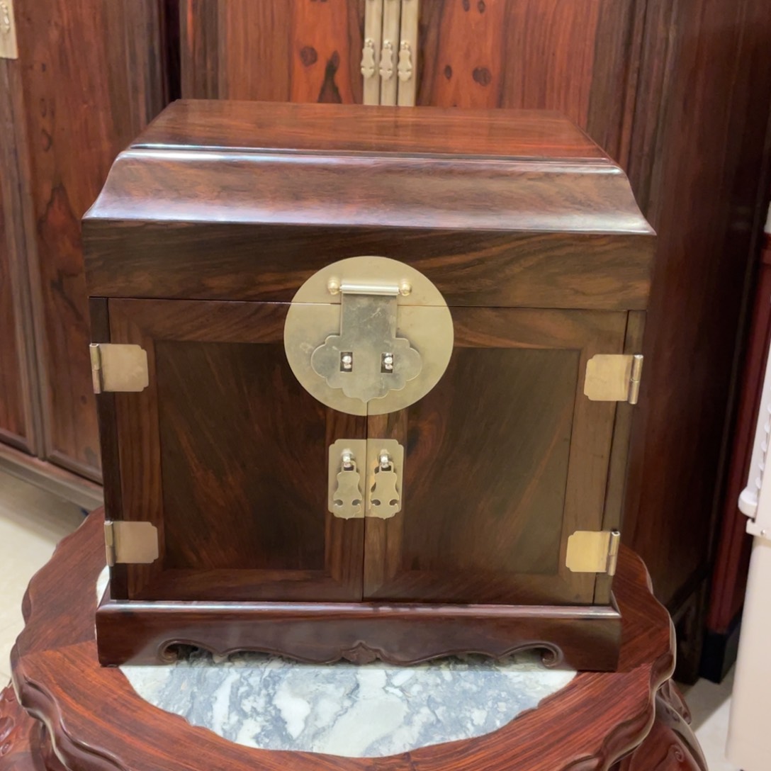红酸枝木类成套家具