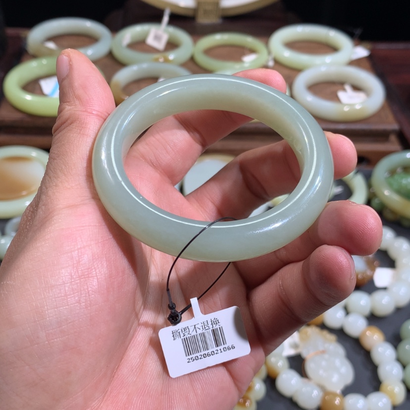 【闪购商品】和田玉手镯未镶嵌新疆且末近矿青白蓝调手镯