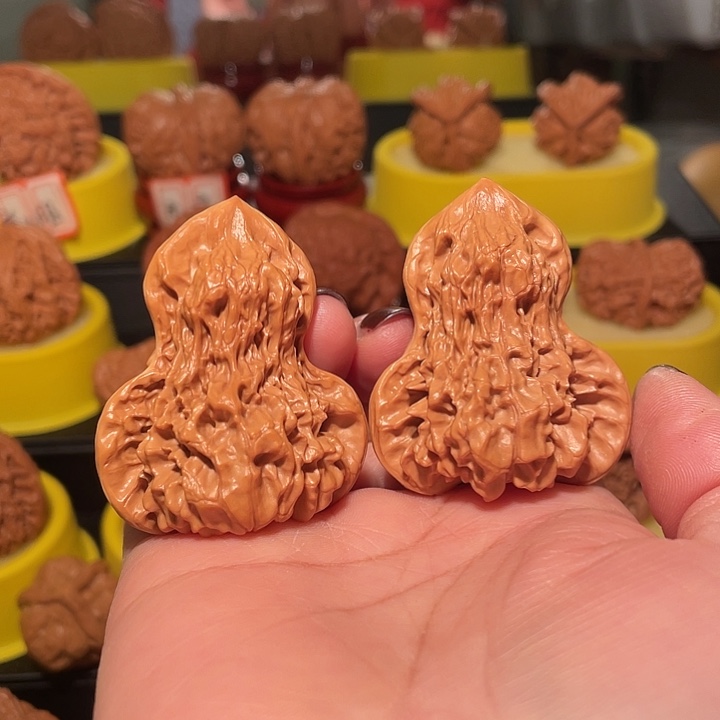 走***来木质文玩麻核桃葫芦