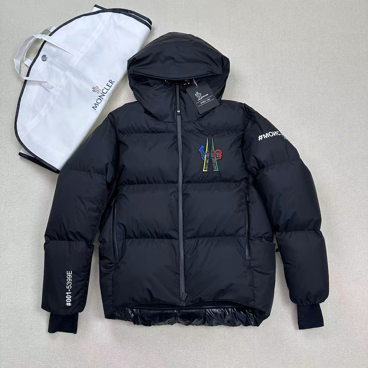 未使用 MONCLER 彩标logo滑雪羽绒服/3码/WL1822