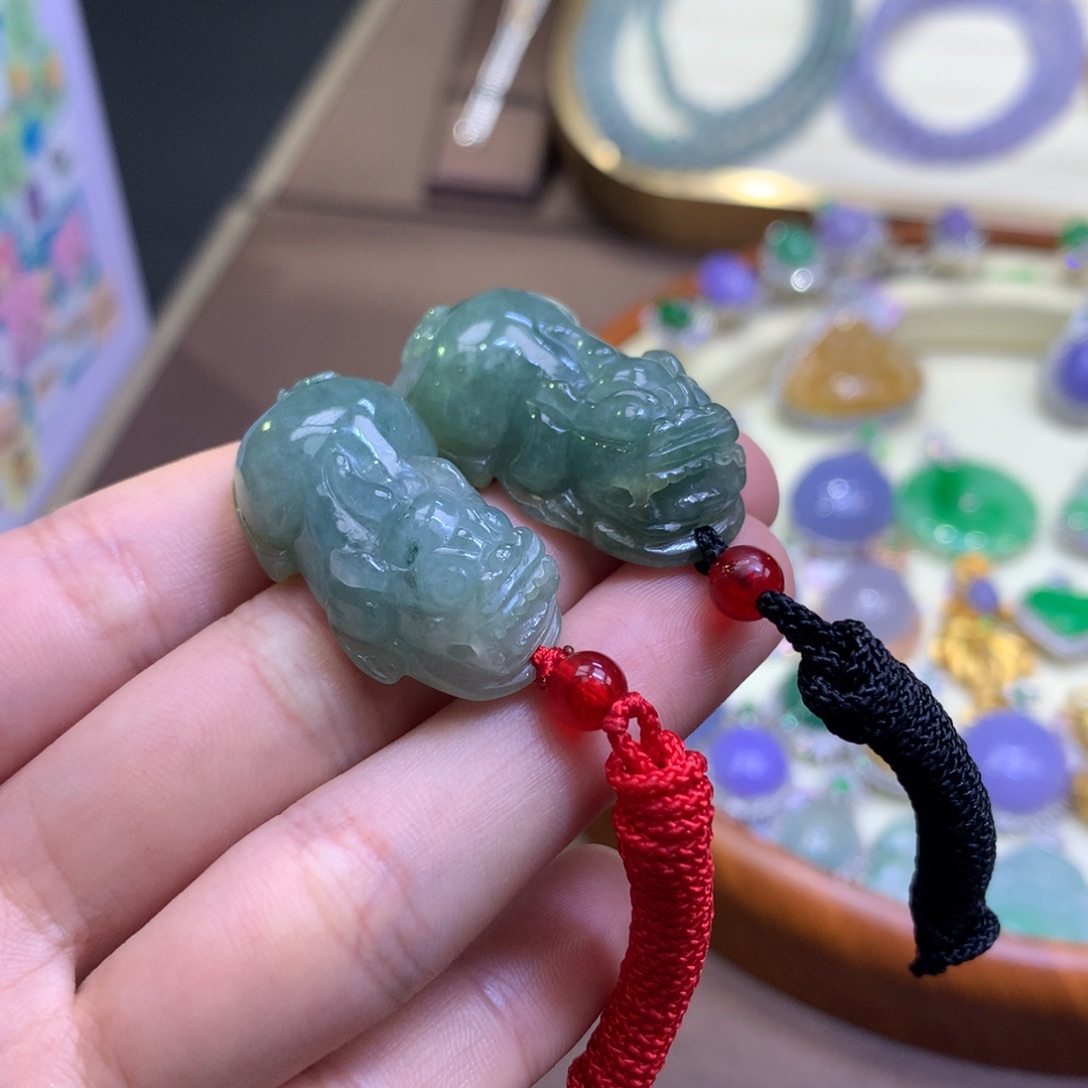 梅***仔翡翠未镶嵌颈饰翡翠