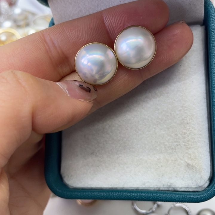 拼合珍珠（马贝珠）耳饰18K金镶嵌