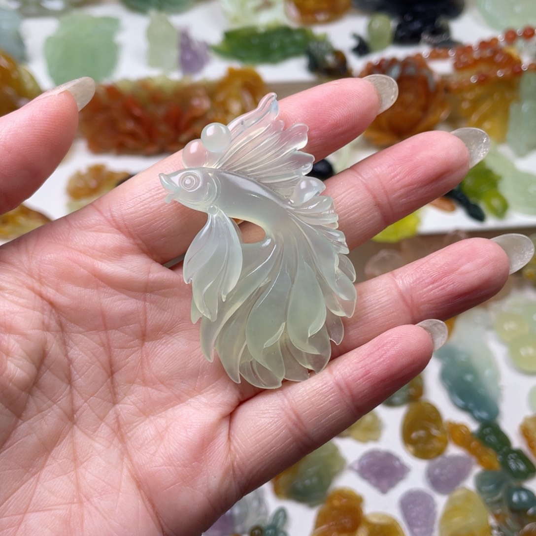 蛇纹石玉未镶嵌颈饰