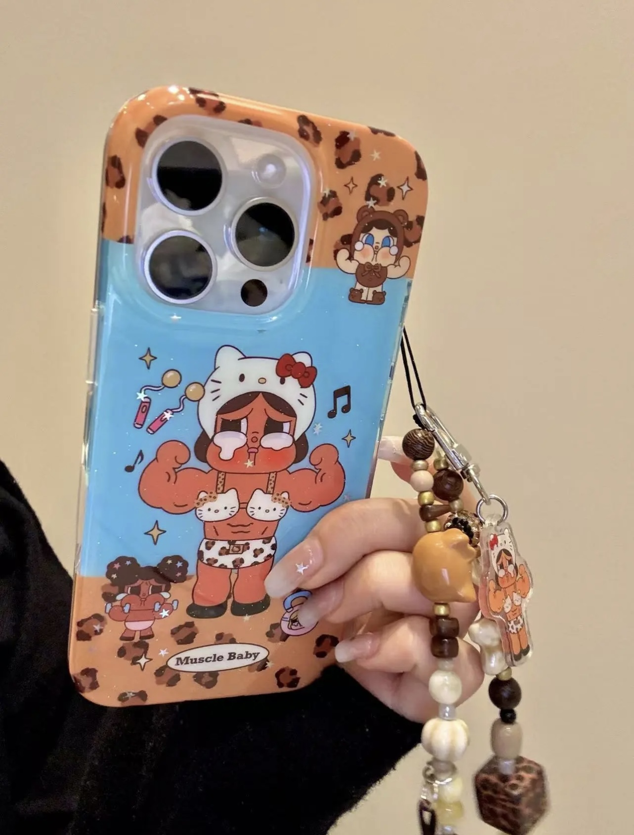 卡通豹纹大力肌肉猫咪哭泣女孩适用iphone16promax苹果15手机壳14