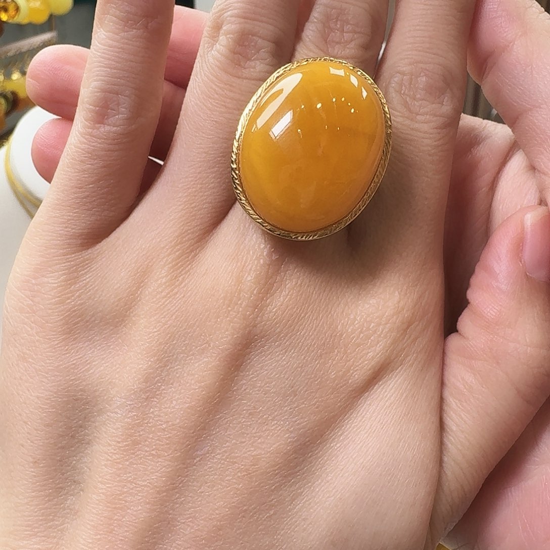 琥珀未镶嵌颈饰戒指