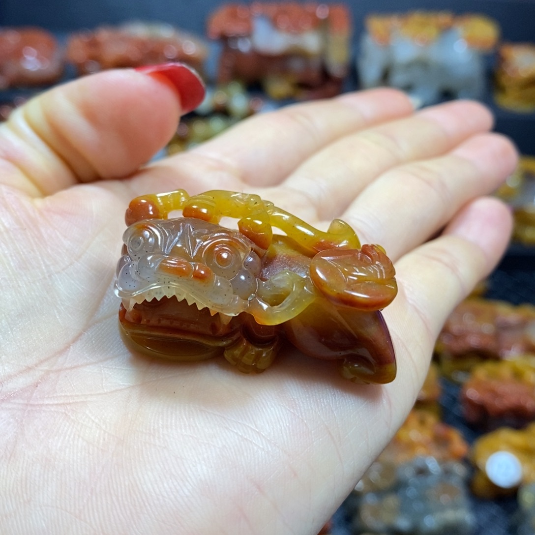 石英质玉（黄龙玉）未镶嵌颈饰