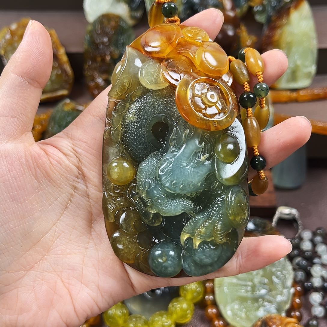 未镶嵌蛇纹石玉颈饰烦****周