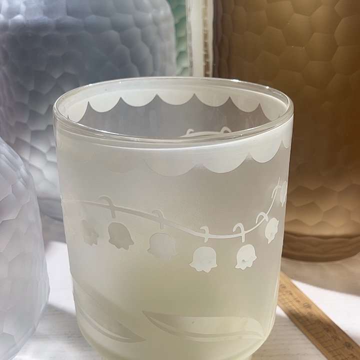 手工艺品琉璃淡黄色砂雕花瓶花器高19口13