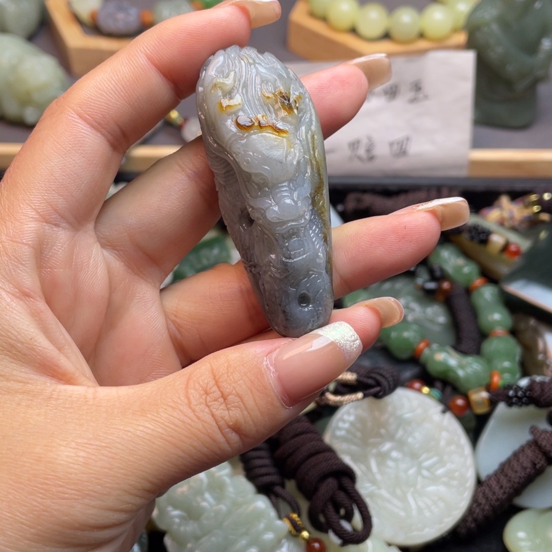 和田玉颈饰未镶嵌