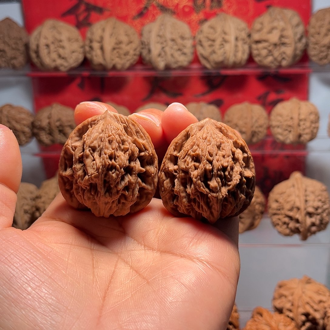 文玩核桃吊坠3.8尺麦穗虎头（小尖小修）
