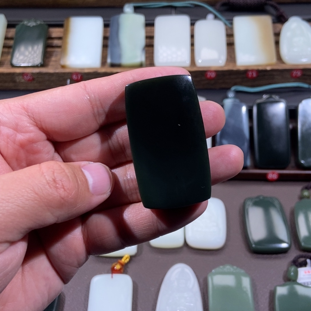 猛***兄和田玉未镶嵌颈饰