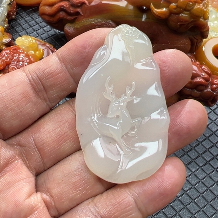 石英质玉（黄龙玉）颈饰未镶嵌
