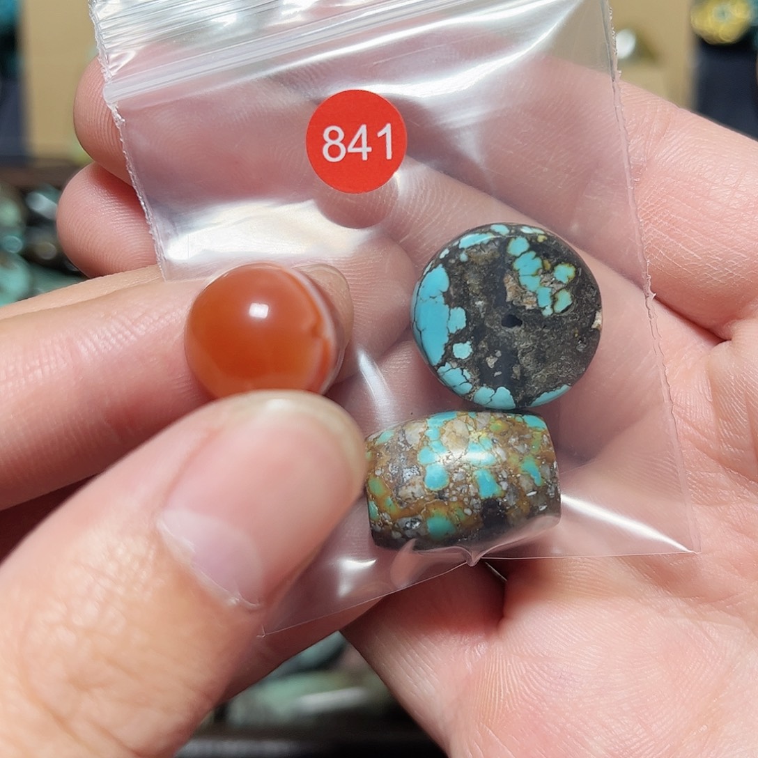 玩***在玛瑙/玉髓未镶嵌圆珠桶珠老型手串！！