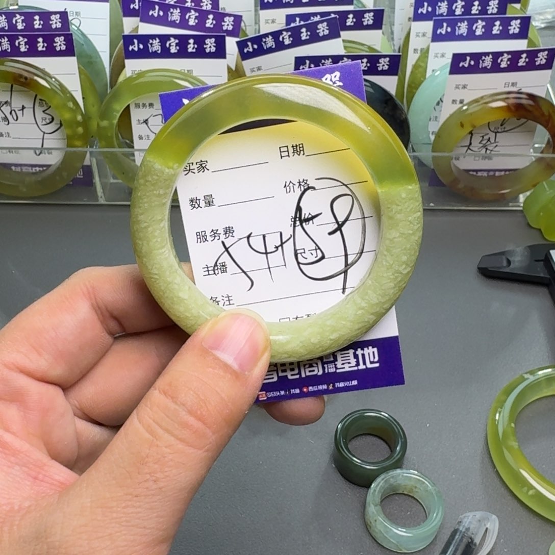 蛇纹石玉手镯合金