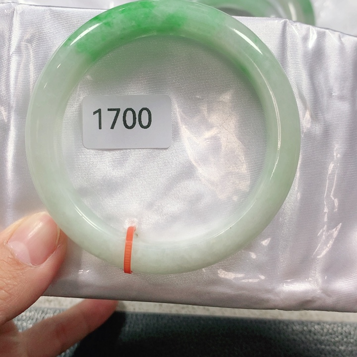 翡翠手镯未镶嵌天然翡翠手镯57