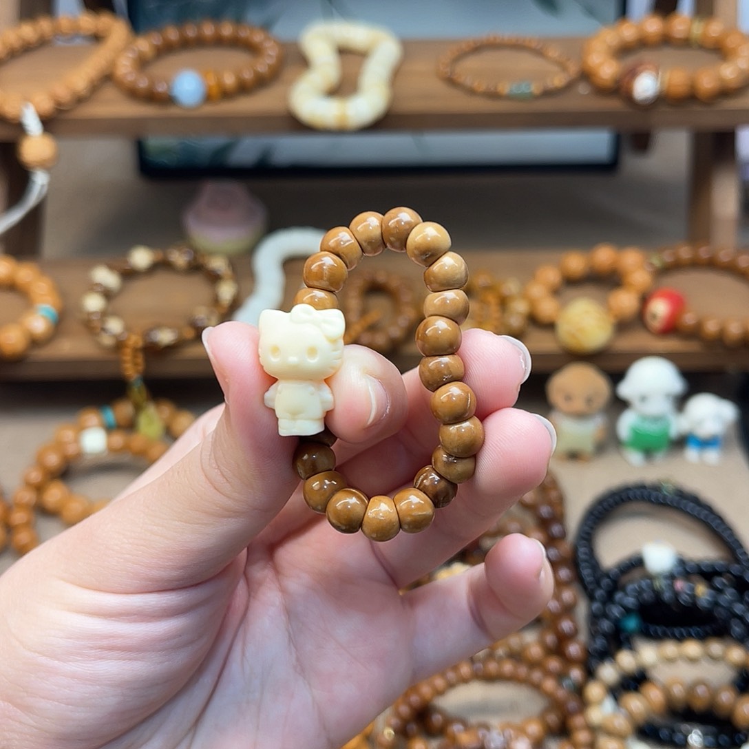 库克吊坠几**觉手捻搭配小猫