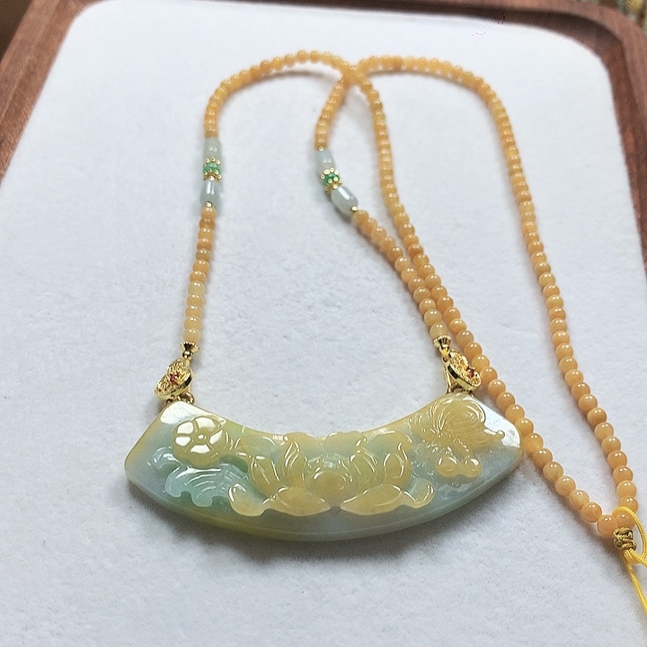 翡翠颈饰未镶嵌吊坠