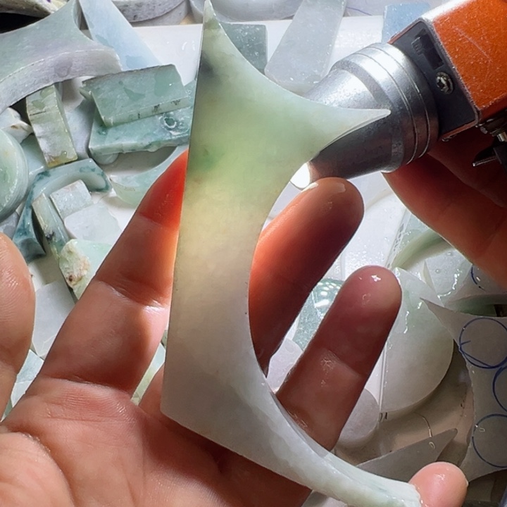 翡翠未镶嵌颈饰翡翠片料