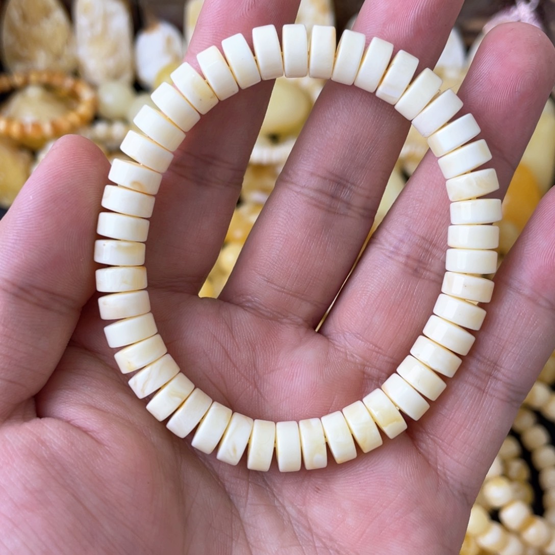 琥珀手串未镶嵌8+俄料全瓷白药片手串（微瑕）