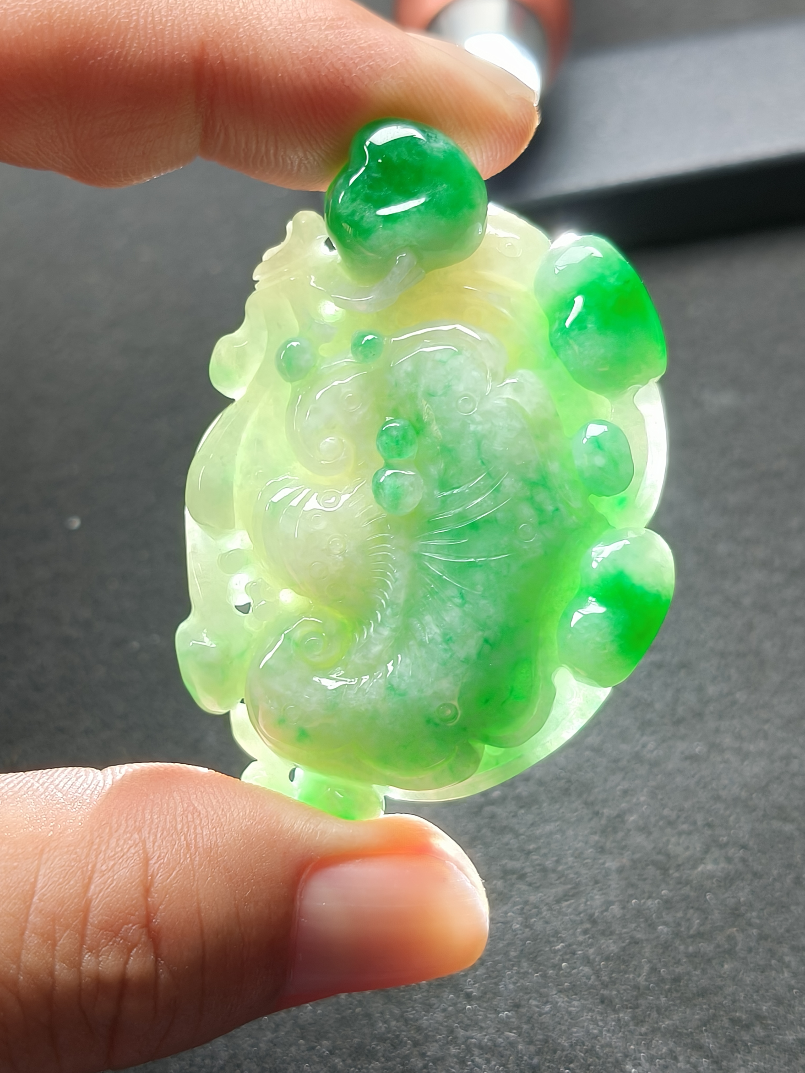 豆种阳绿翡翠如意（有棉）绿色雕刻俏色飘绿精雕巧雕