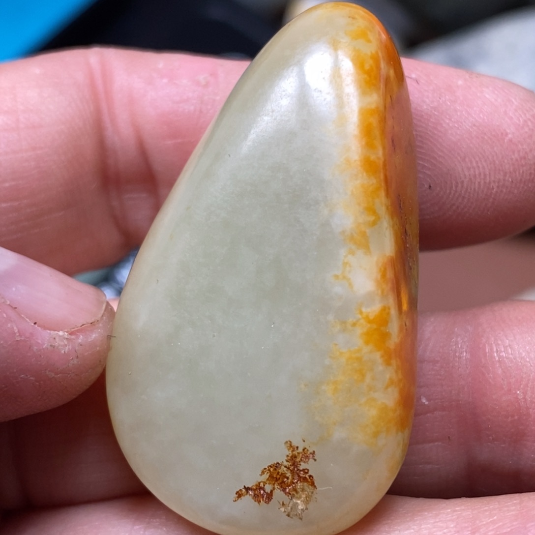 和田玉挂件足铂镶嵌