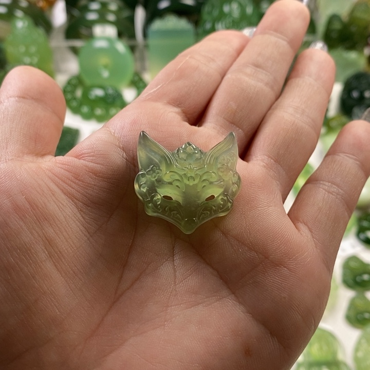 蛇纹石玉未镶嵌颈饰