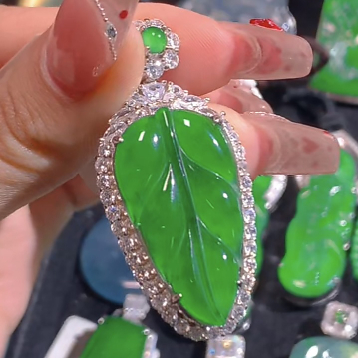 天然翡翠A货吊坠