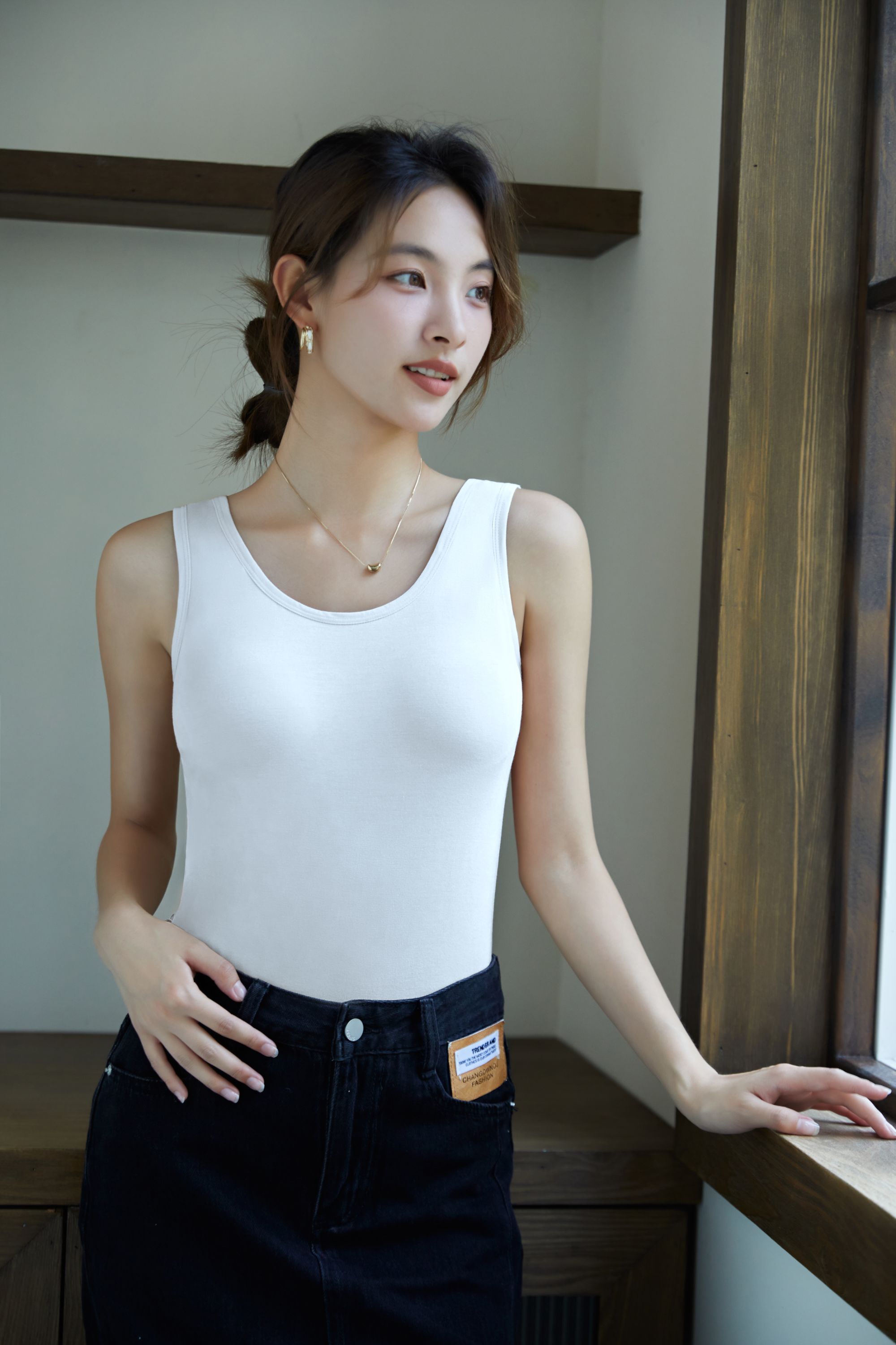 夏季圆领背心女带胸垫休闲显瘦内搭针织吊带背心通勤无袖上衣打底