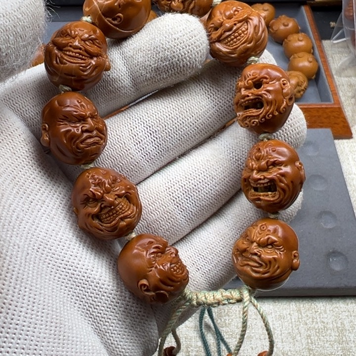 橄榄核手串爱****绵橄榄核雕工艺制作