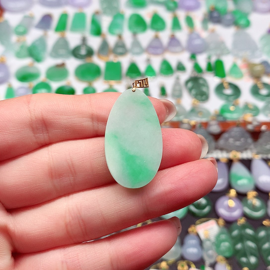 翡翠18K金镶嵌颈饰天然翡翠A货