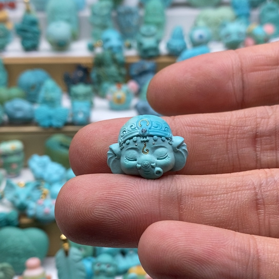 ****言绿松石未镶嵌挂件