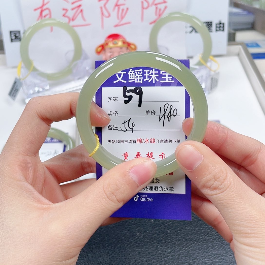 和田玉手镯未镶嵌西****气