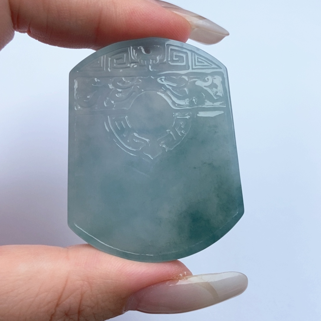 翡翠颈饰未镶嵌于***生