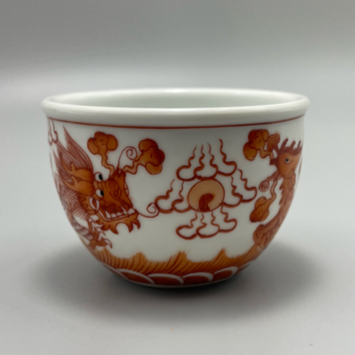 清光绪 矾红彩龙凤呈祥卧足杯H8195