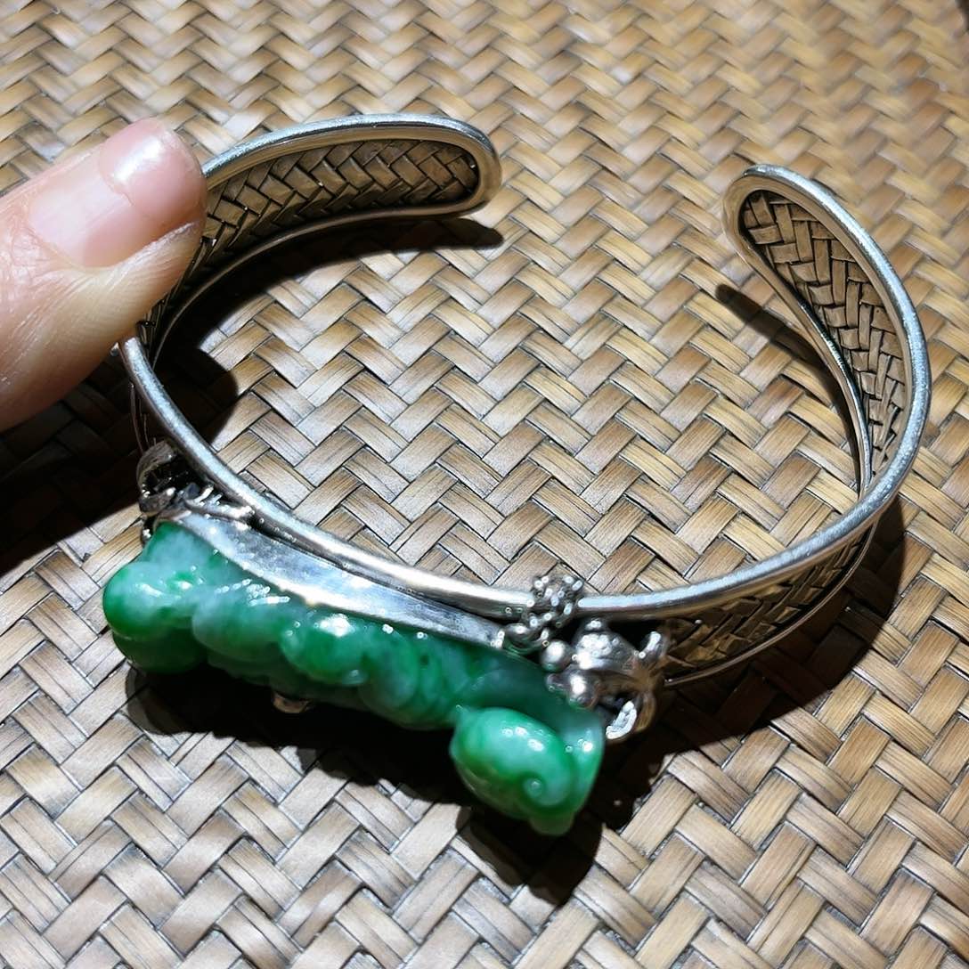 翡翠手镯合金个性十足时尚