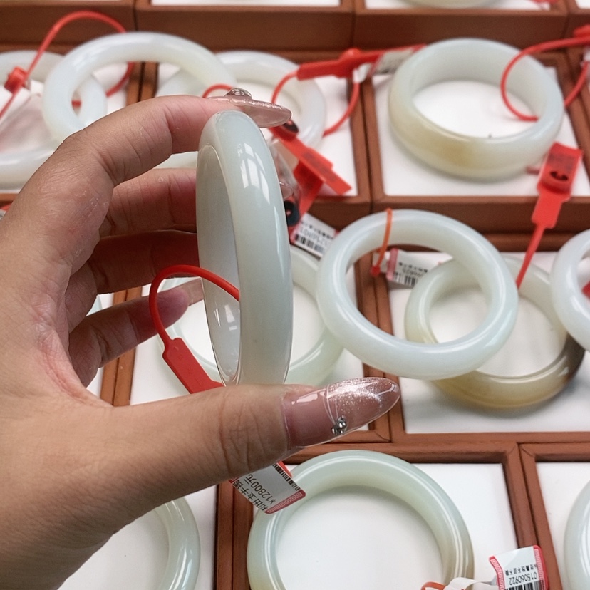 【闪购商品】未镶嵌手镯和田玉