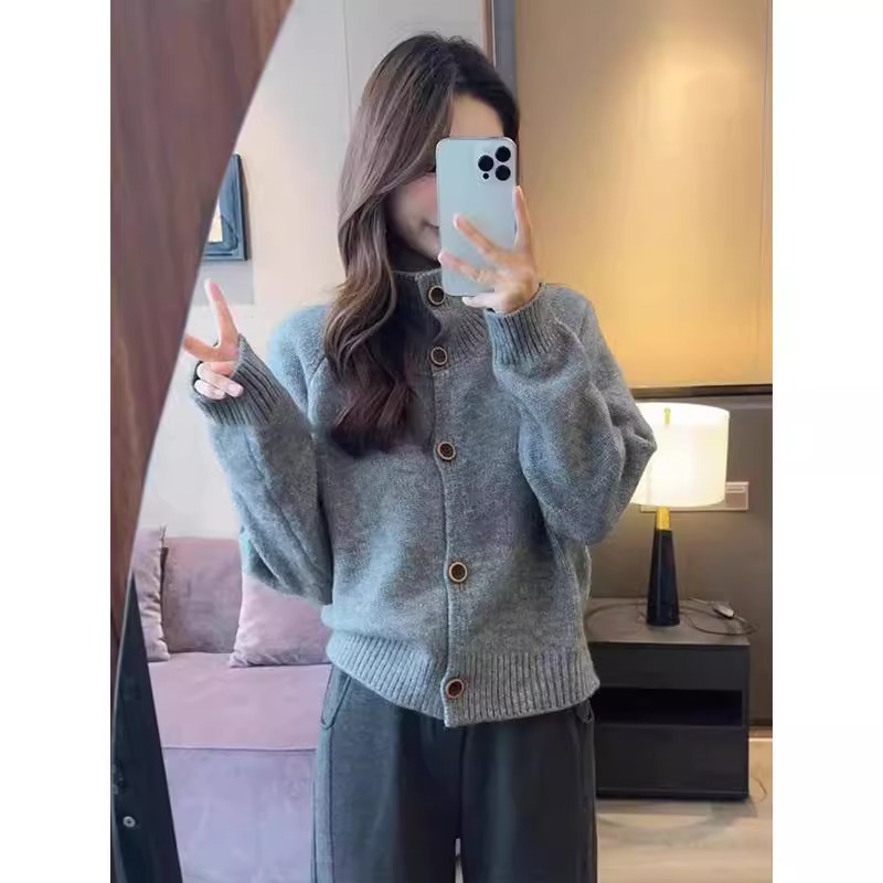 时尚减龄长袖毛衣女外套2025春季新款设计感小众翻领针织开衫