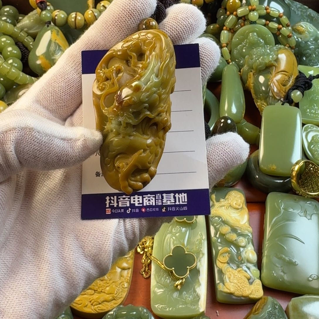 岫岩河磨玉（透闪石质玉）挂件未镶嵌居*居