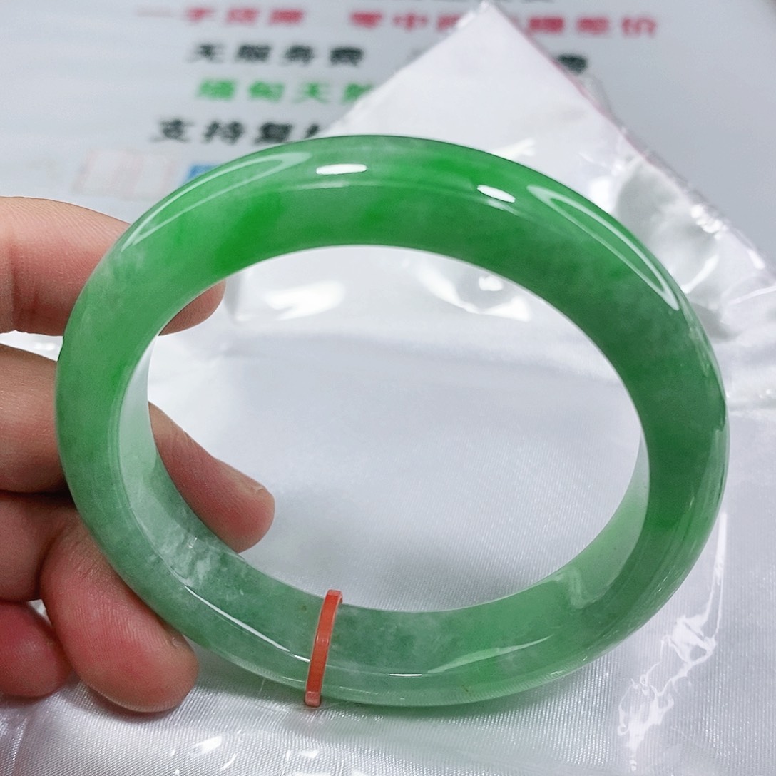 翡翠手镯未镶嵌56.8圈口