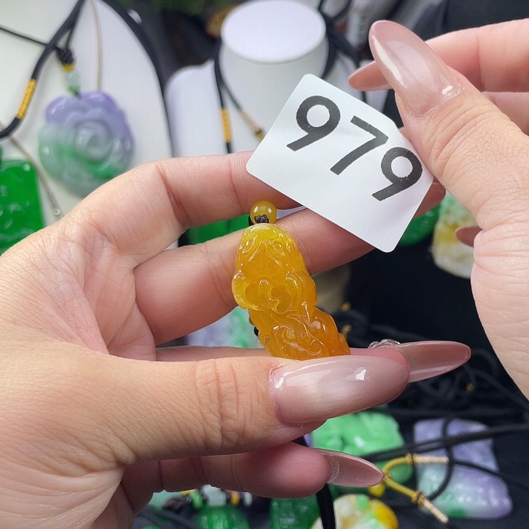 翡翠未镶嵌吊坠(赠链)