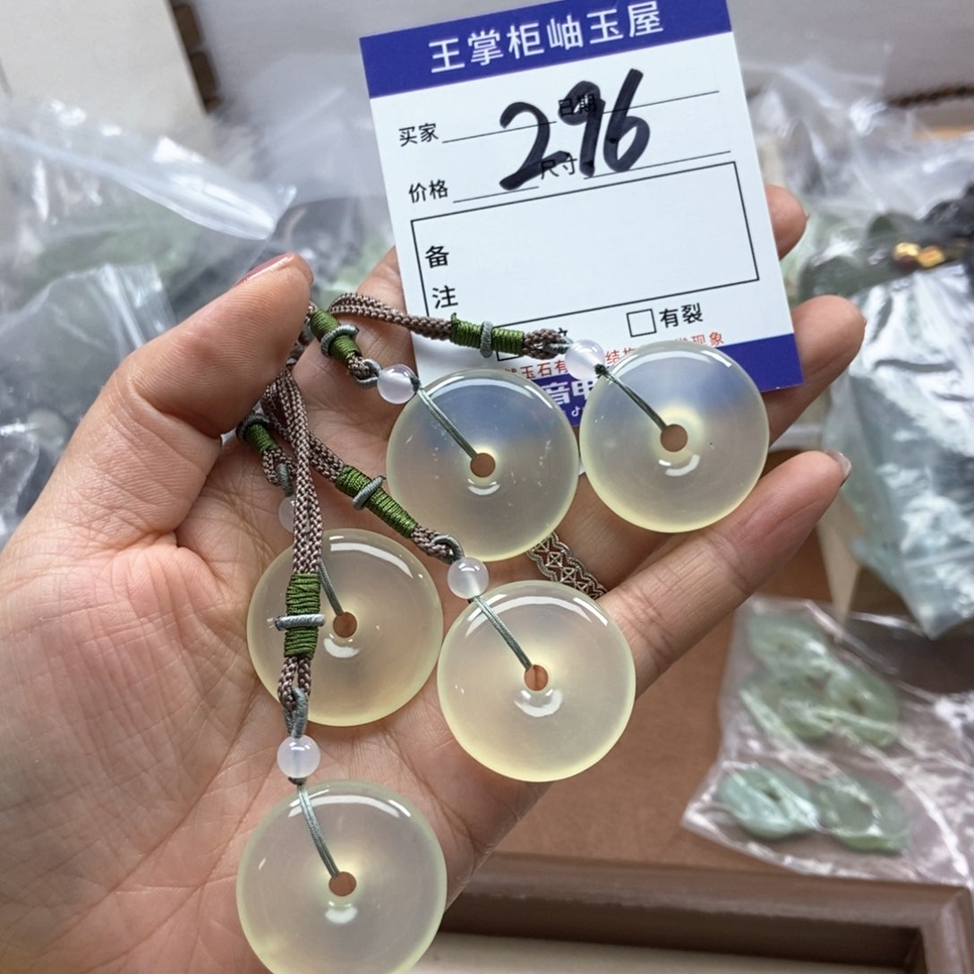 岫玉吊坠吊坠未镶嵌多样性，发一个