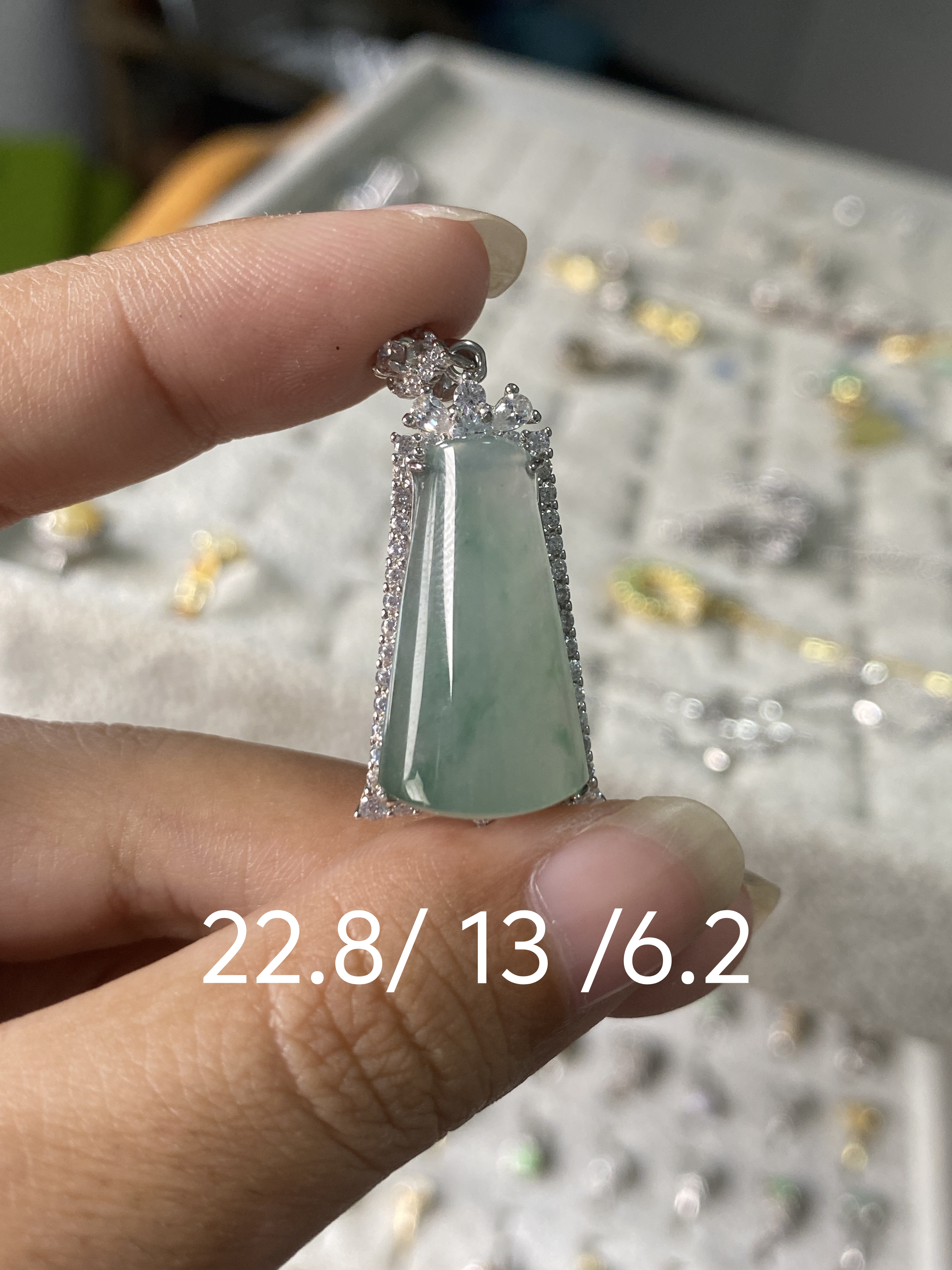 1123（小月源头）冰种翡翠冰飘花无事柱干净肉细胶感荧光足