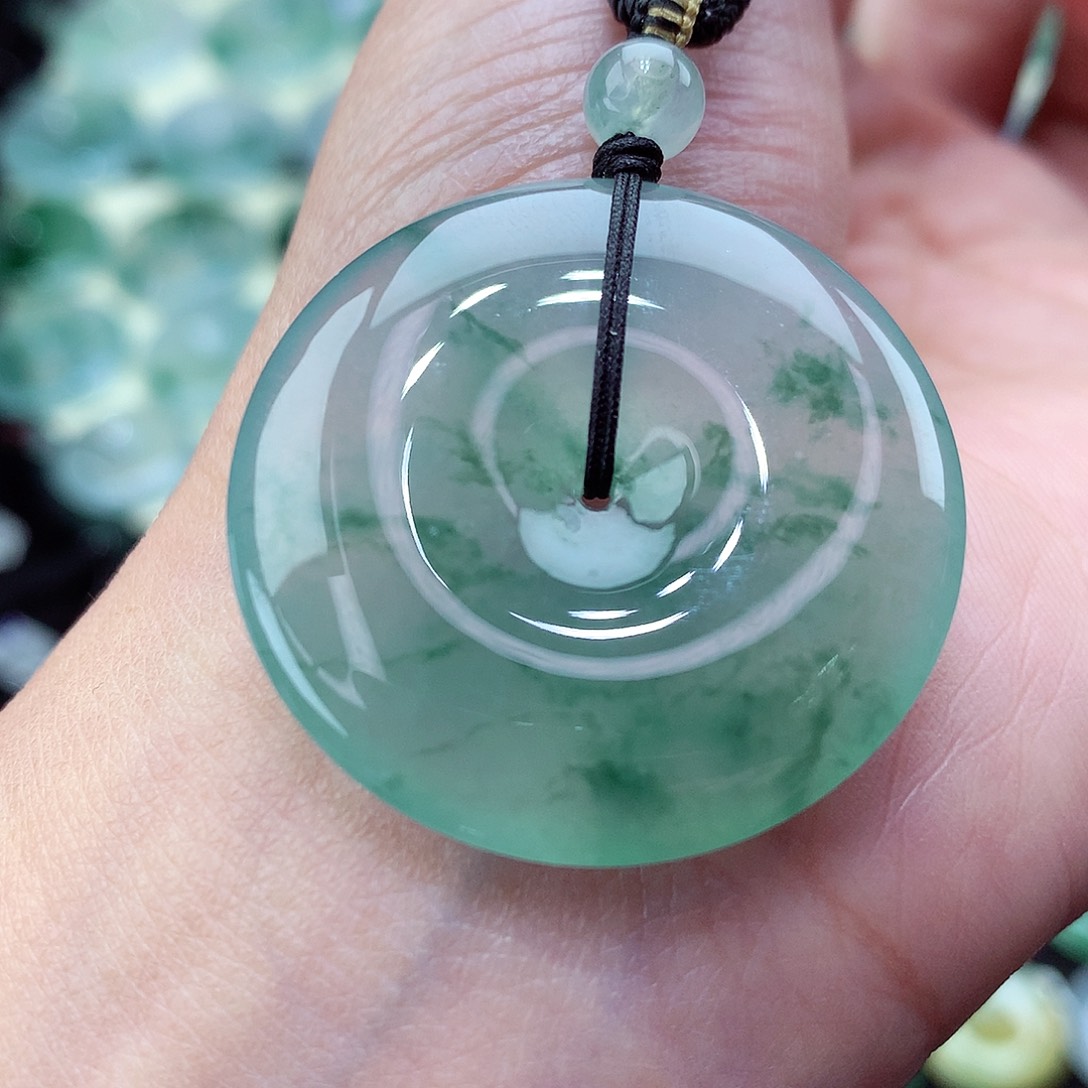 翡翠颈饰未镶嵌编号110。尺寸33.5-6.1